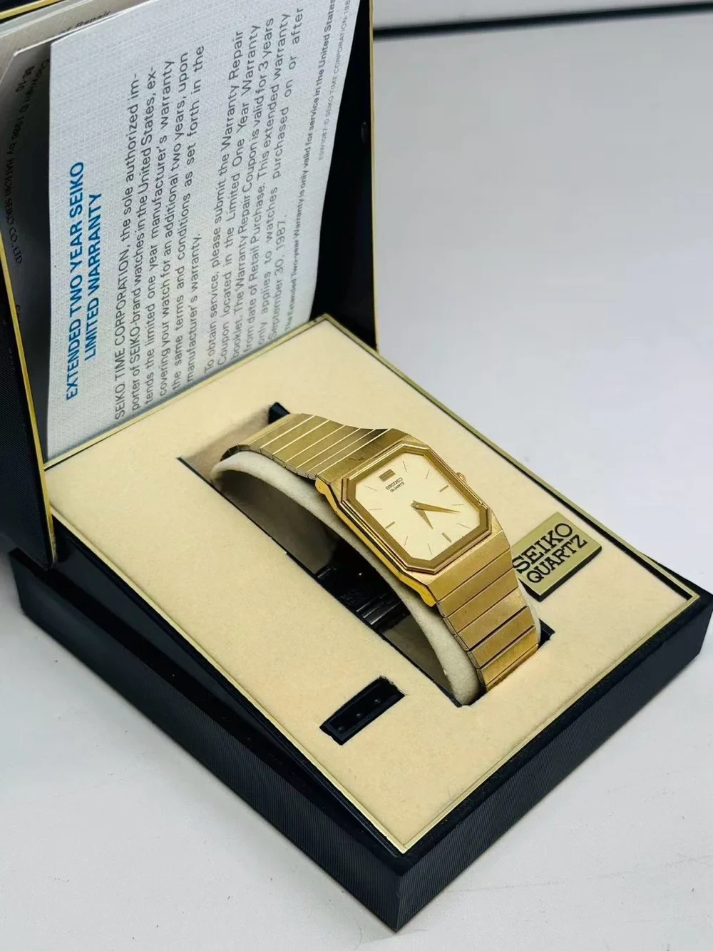 Vintage Seiko Quartz Gold Tone Dress Men Watch 26mm Runs New Battery With box